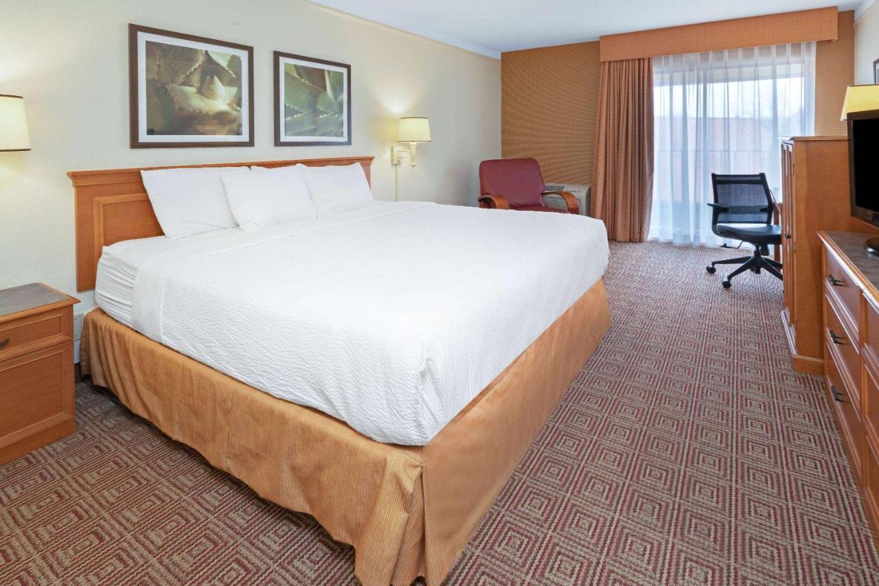 King Room Mobility or Hearing Impaired Access Non-Smoking