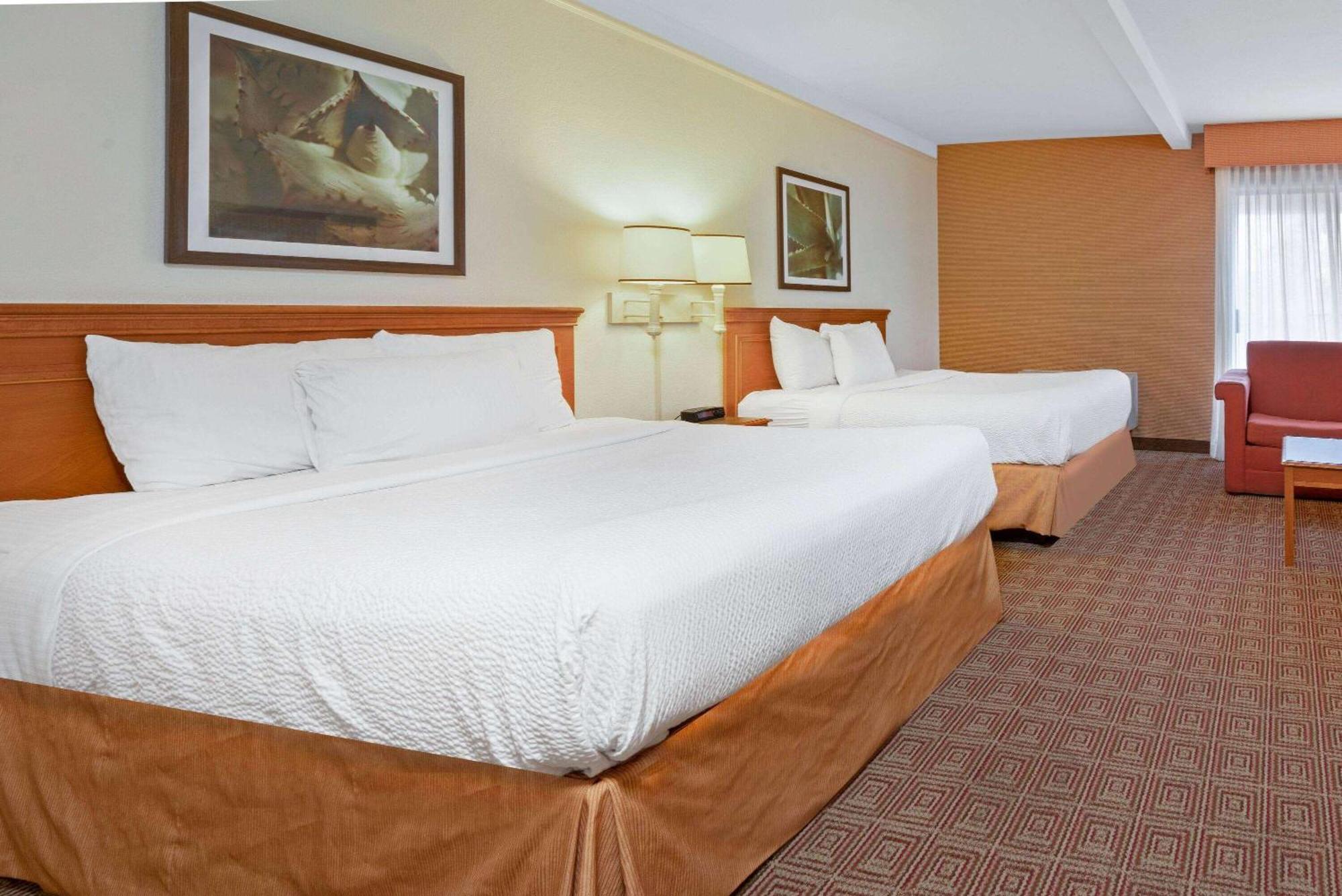 Deluxe Suite Two Queen Beds Non-Smoking